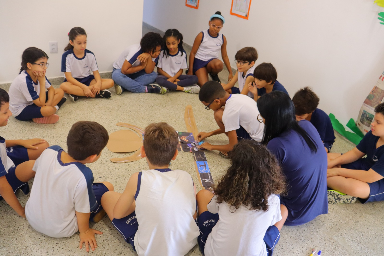 Crianças brincando na Escola Pantheon